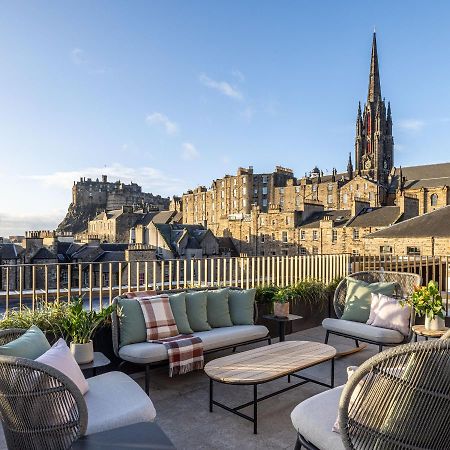 Virgin Hotels Edinburg Exteriör bild The Edinburgh Castle view from the rooftop terrace