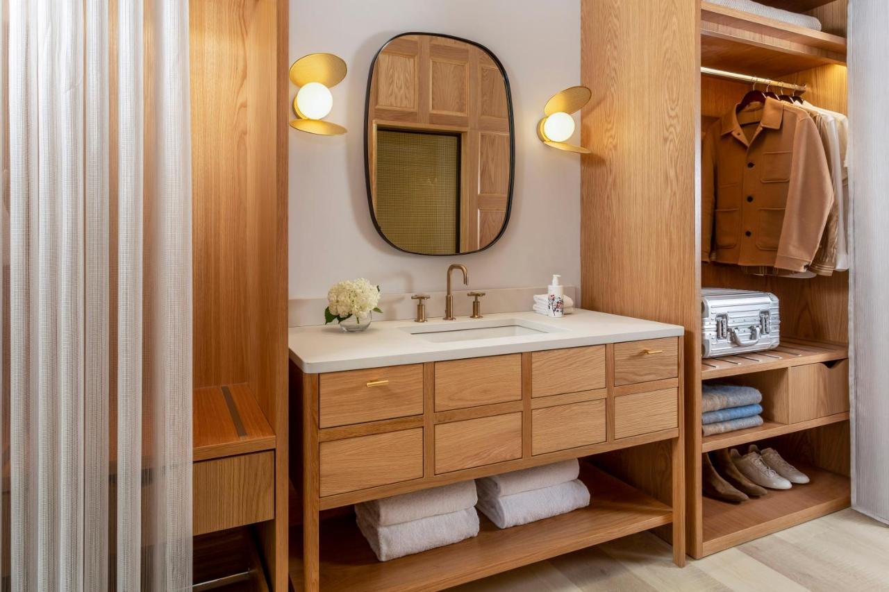 Virgin Hotels Edinburg Exteriör bild Bathroom