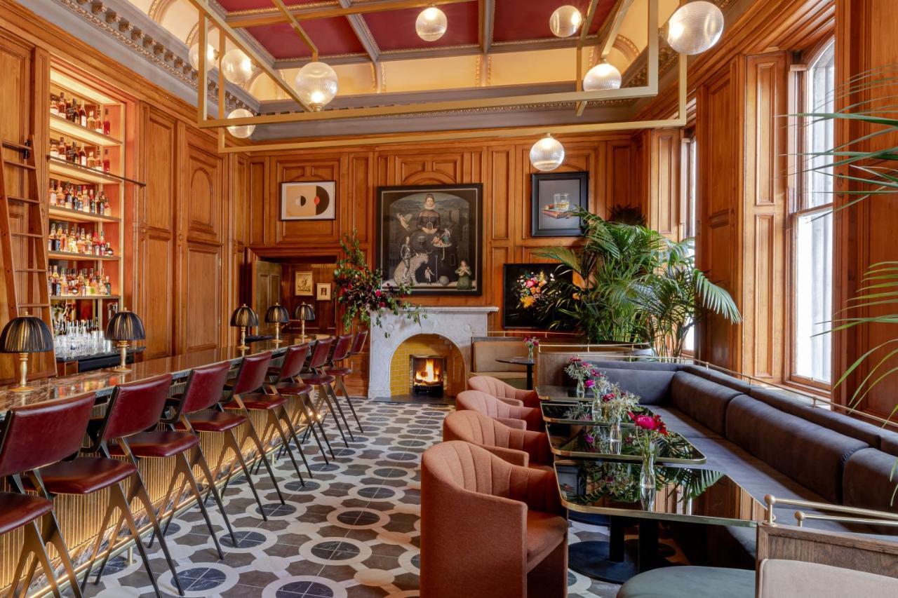 Virgin Hotels Edinburg Exteriör bild The bar at the London Edition