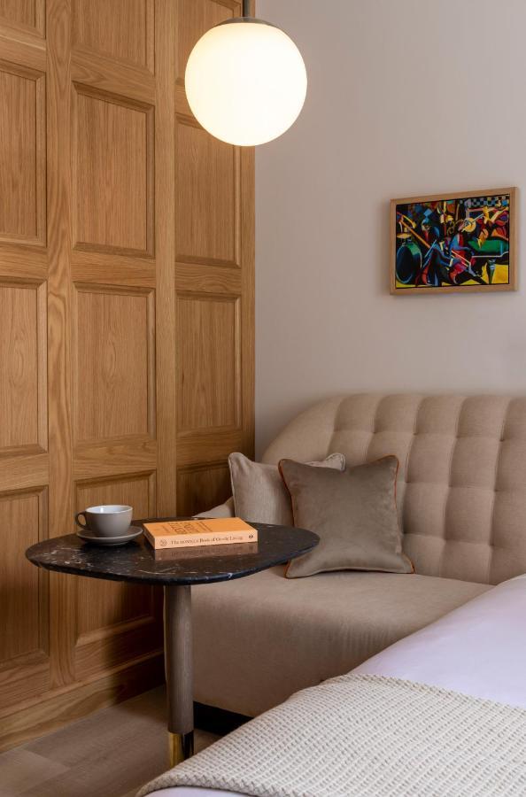 Virgin Hotels Edinburg Exteriör bild A sofa