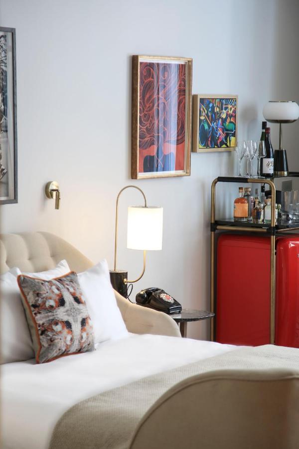 Virgin Hotels Edinburg Exteriör bild A room at the Standard East Village