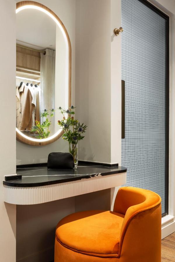 Virgin Hotels Edinburg Exteriör bild A bathroom in a hotel