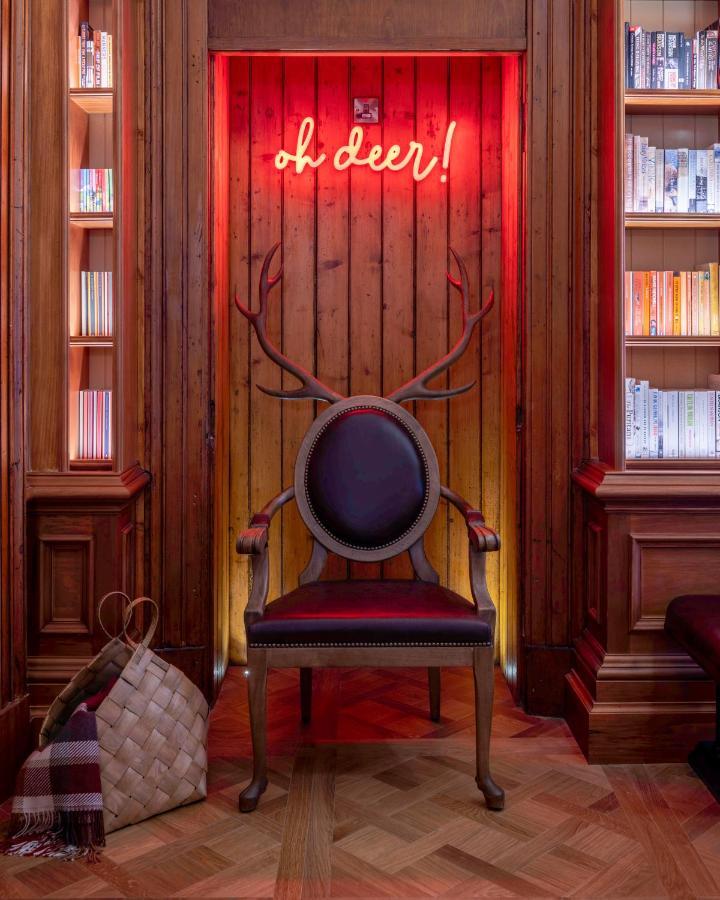 Virgin Hotels Edinburg Exteriör bild The library chair