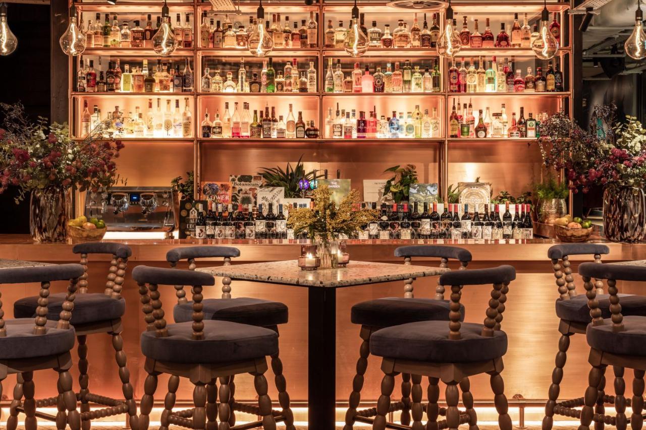 Virgin Hotels Edinburg Exteriör bild The bar at the London Edition