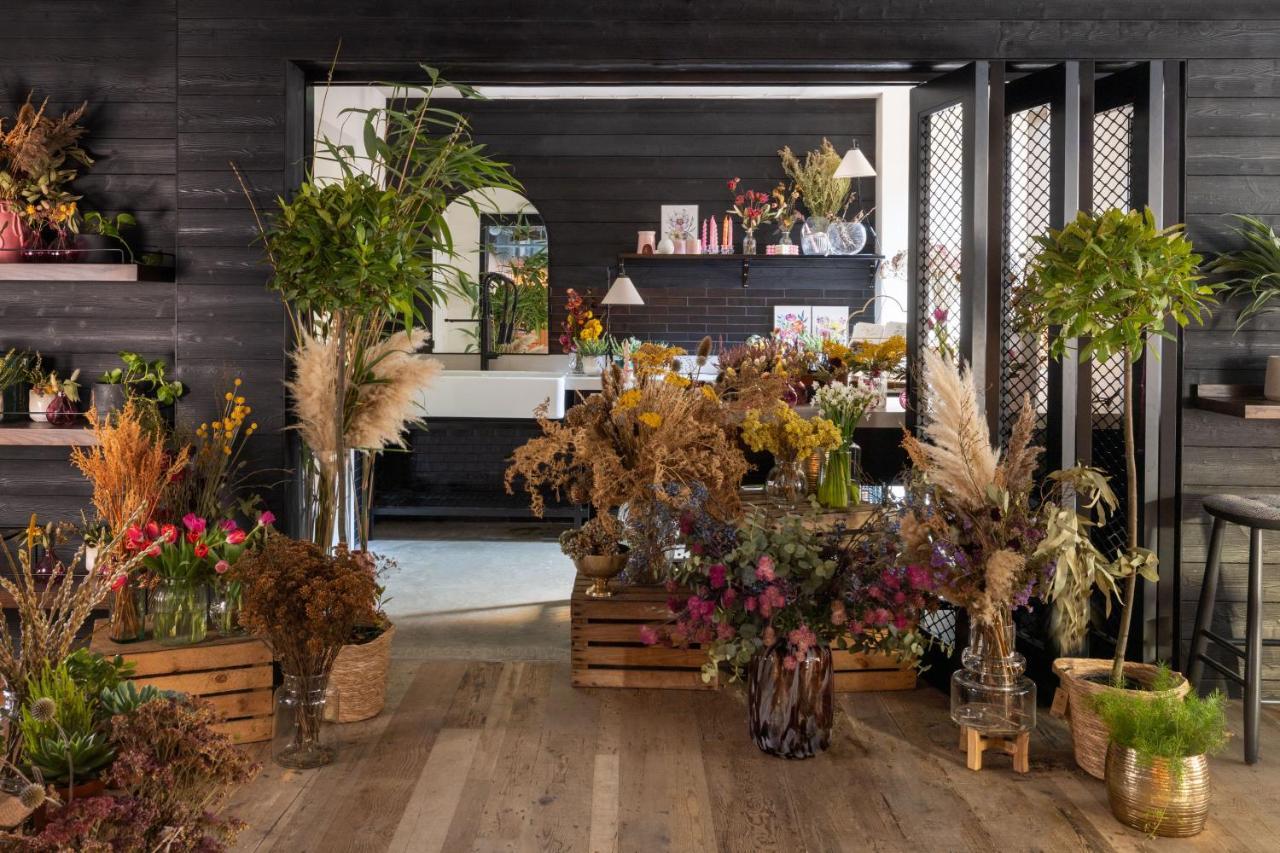 Virgin Hotels Edinburg Exteriör bild Flower arrangement at the Flower Market