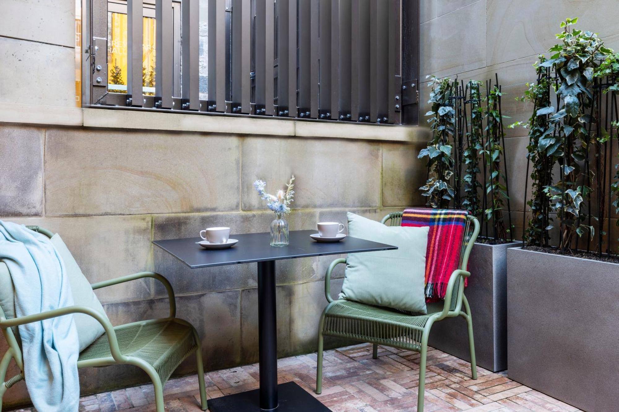Virgin Hotels Edinburg Exteriör bild The courtyard at the hotel